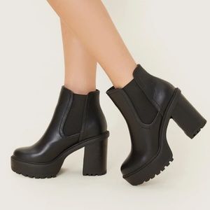NBW Divided Brand Ankle boot!